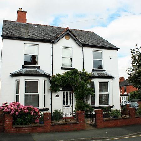 Bed and Breakfast Laurels à Oswestry Extérieur photo